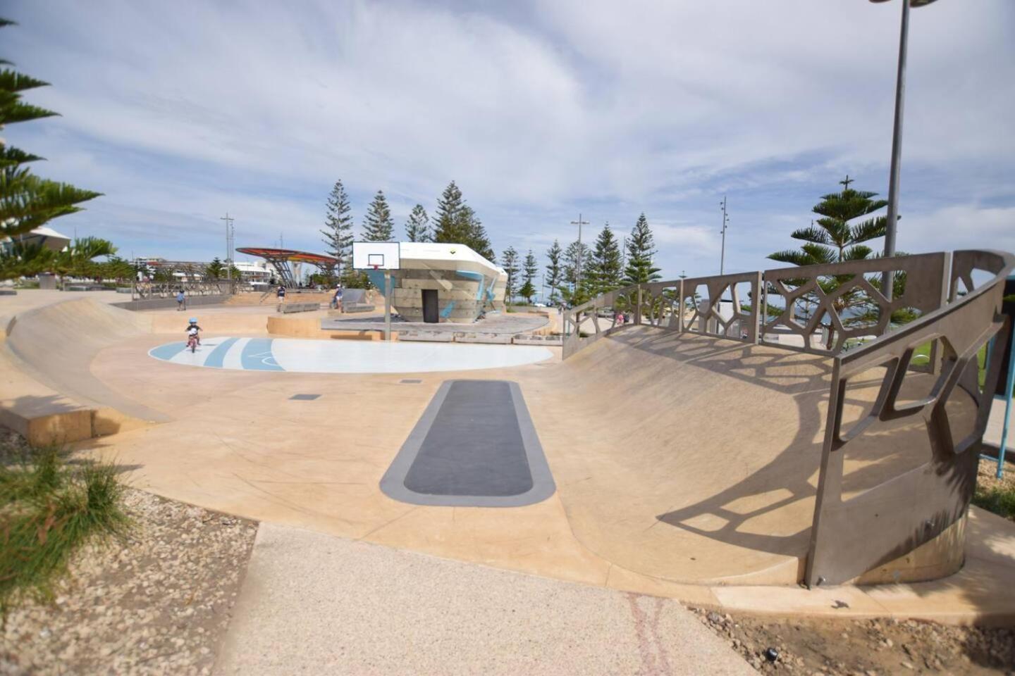 West Beach Lagoon 202 - Quiet & Ground Floor! パース エクステリア 写真